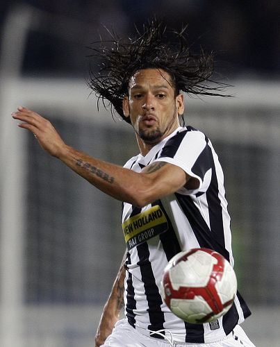 东体：申花像会学习却不会考试的优等生，背负过重的心理负担