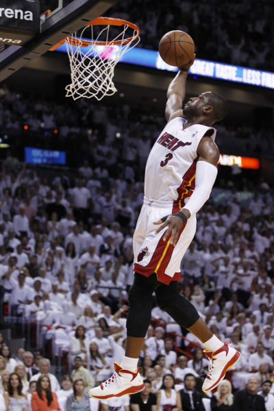 湖人新赛季连胜三场，团队配合显著提升