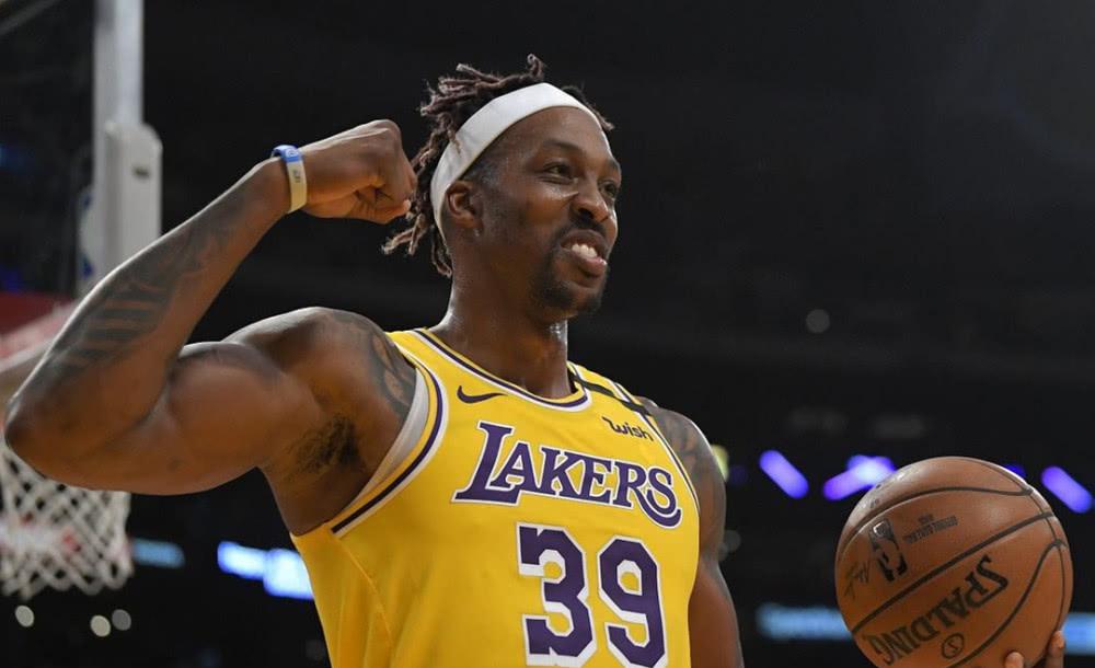 快给森内·拉门斯一顶帽子。这阳光简直刺眼得厉害。 12分钟｜⚪️ 0-0 🔴｜#曼联 来源：Stretford Paddock