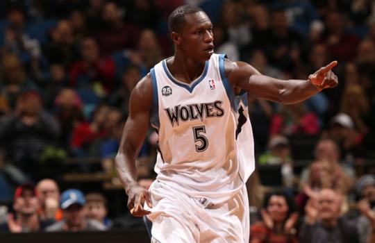 詹姆斯抓紧！骑士122-131森林狼，米切尔30+7+8空砍