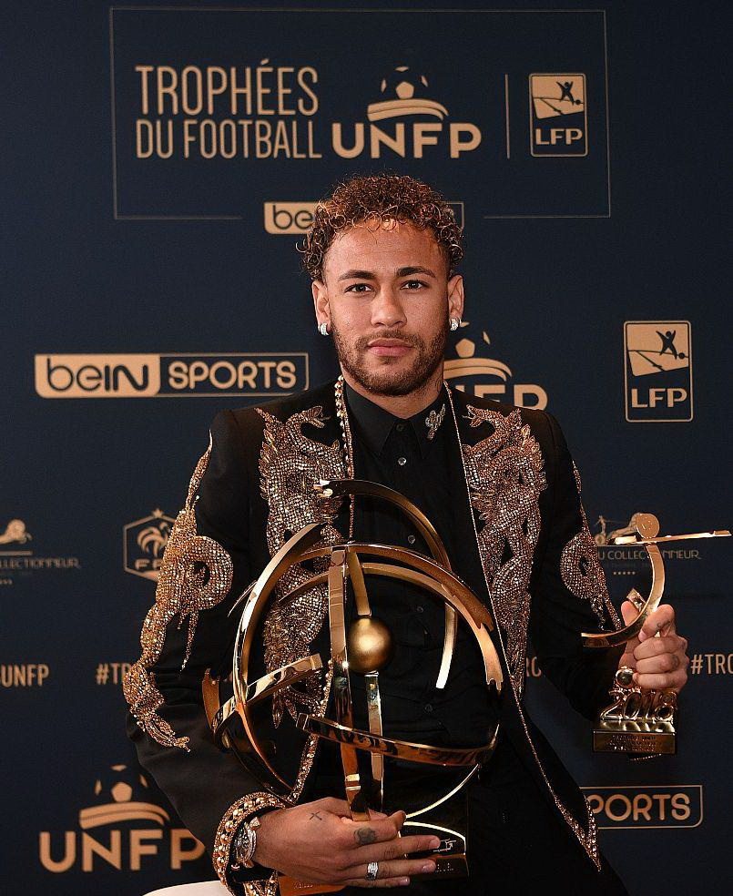 此刻，足球与艺术浑然一体🏆巴萨年度精彩瞬间